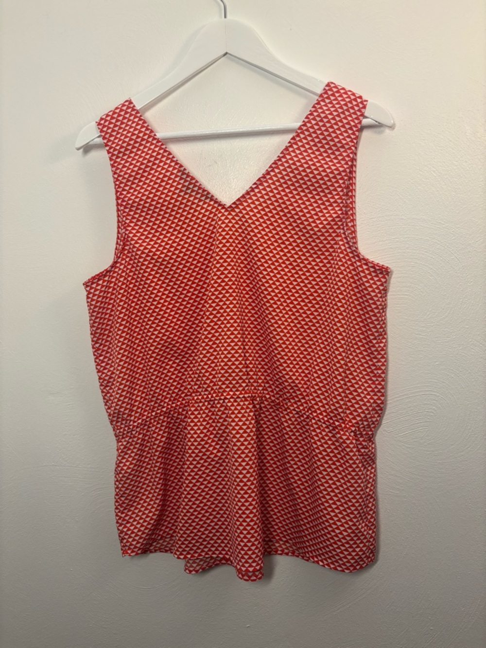 Banana Republic Red Geometric Tank Top Size Large - Picture 3 of 7